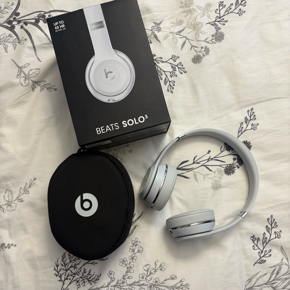 Beats Solo3 Bluetooth Headphones - White